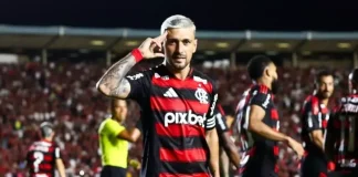 Arrascaeta comemora gol do Flamengo contra a Portuguesa pelo Carioca 2025