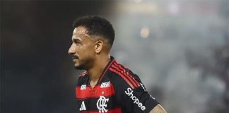 Danilo em campo pelo Flamengo
