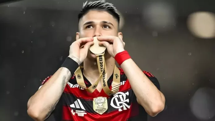 Luiz Araújo e a medalha de Campeão da Supercopa do Brasil pelo Flamengo 2025