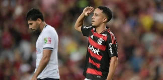 Matheus Gonçalves comemora gol pelo Flamengo contra o Maricá