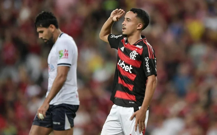 Matheus Gonçalves comemora gol pelo Flamengo contra o Maricá