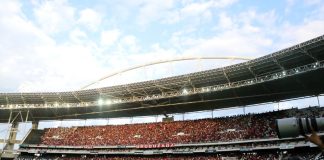 Torcida do Flamengo lotando o Engenhão