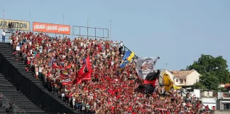 Torcida do Flamengo em São Januário em clássico contra o Vasco