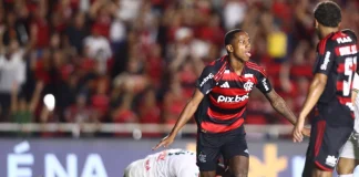 Wallace Yan marca pelo Flamengo contra a Portuguesa