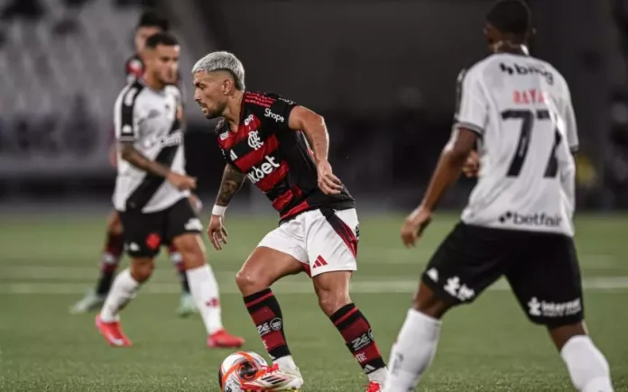 Arrascaeta-Flamengo-1-0-Vasco-010325-2 Arrascaeta em campo pelo Flamengo contra o Vasco pela semifinal do Carioca