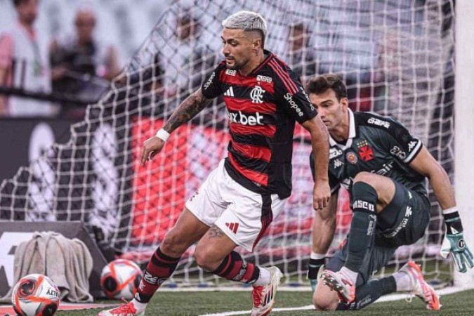 Arrascaeta-Flamengo-1-0-Vasco-010325 Arrascaeta em campo pelo Flamengo contra o Vasco