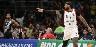 Jordan Willams em quadra na vitória do Flamengo pelo NBB