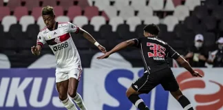 Bruno Henrique em campo no clássico entre Flamengo x Vasco em São Januário