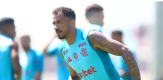 Danilo em treino do Flamengo no Ninho do Urubu