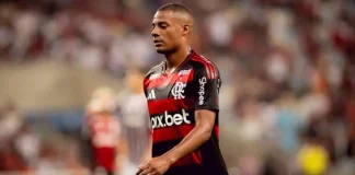 De la Cruz em campo pelo Flamengo contra o Fluminense
