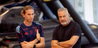 Filipe Luís e José Boto na academia do Flamengo no Ninho do Urubu