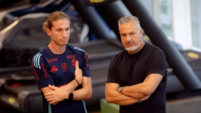 Filipe Luís e José Boto na academia do Flamengo no Ninho do Urubu