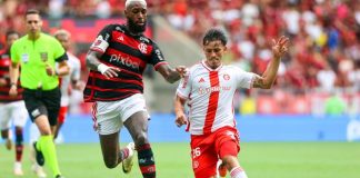 Gerson em campo pelo Flamengo contra o Internacional, no Maracanã