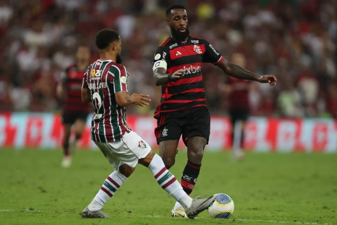 Gerson-Samuel-Xavier-Flamengo-Fluminense-2025 Gerson e Samuel Xavier em campo pelo Fla x Fu