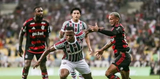 Gerson e Wesley em campo no clássico contra o Fluminense