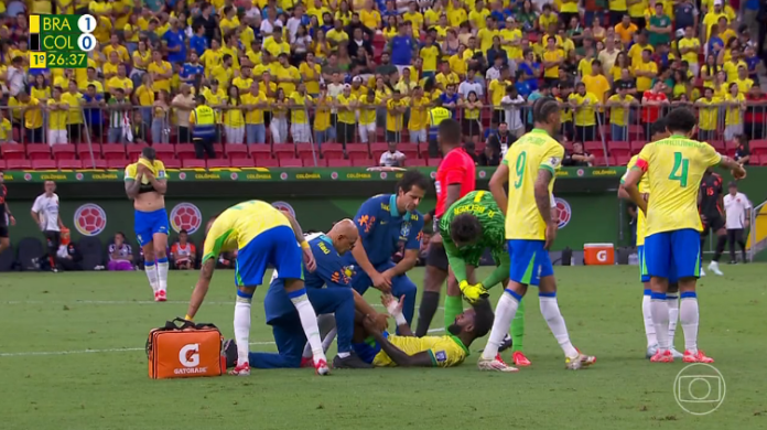Gerson caído no jogo entre Brasil x Colômbia
