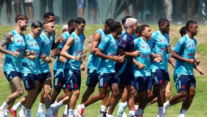 Jogadores do Flamengo em treino no Ninho do Urubu