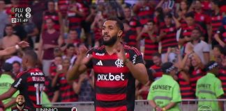 Juninho comemora o gol da vitória do Flamengo sobre o Fluminense