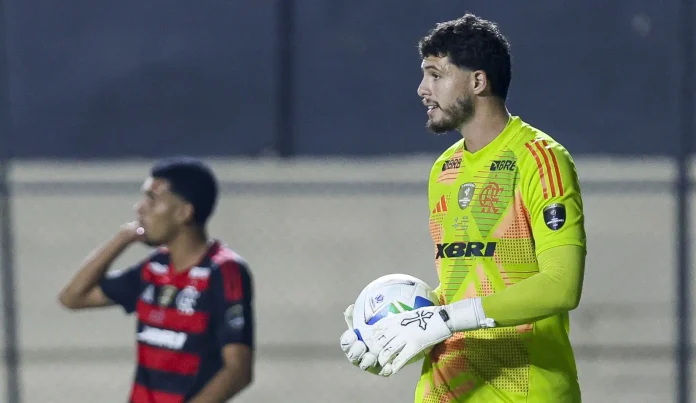 Goleiro Lucas Furtado, herói da conquista do Flamengo