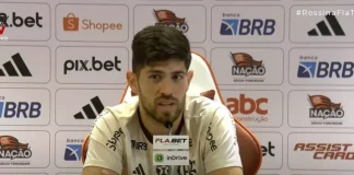 Rossi em entrevista no Ninho do Urubu