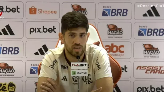 Rossi em entrevista no Ninho do Urubu