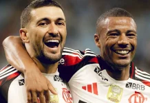 Candidato à presidência do Peñarol quer Arrascaeta, De la Cruz e atacante do Boca Juniors Arrascaeta e De la Cruz comemoram gol na vitória do Flamengo sobre o Grêmio
