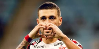 Arrascaeta comemora o 1º gol do Flamengo contra o Grêmio