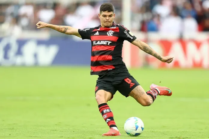 Ayrton-Lucas-Flamengo-2025 Ayrton Lucas em campo pelo Flamengo