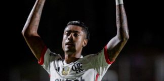 Bruno Henrique marca para o Flamengo que bate o Vitória no Barradão