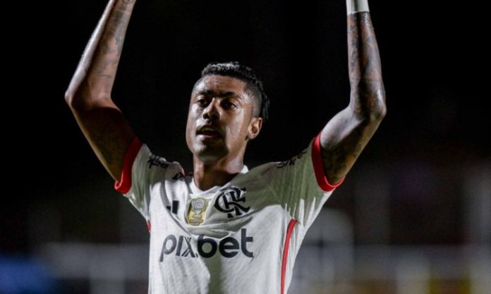 Bruno-Henrique-Flamengo-2-1-Vitoria-060425-3 Bruno Henrique marca para o Flamengo que bate o Vitória no Barradão