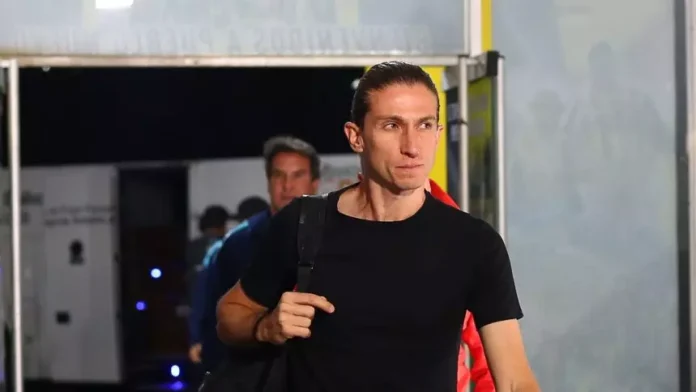 Filipe-Luis-Flamengo-2025-5 Filipe Luís chegando com a delegação do Flamengo