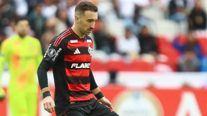 Léo Ortiz em campo pelo Flamengo contra a LDU
