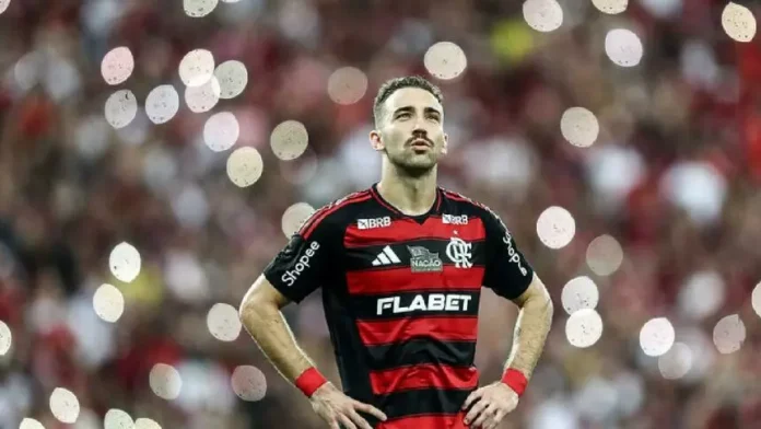 Léo Ortiz em campo pelo Flamengo contra o Corinthians