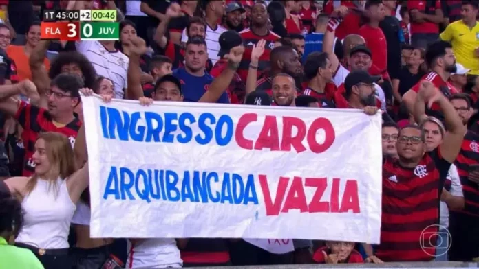 Torcida do Flamengo protesta contra os preços dos ingressos