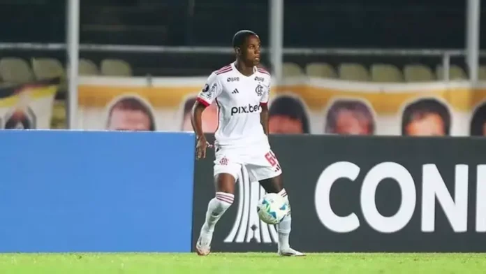 Wallace Yan em campo pelo Flamengo