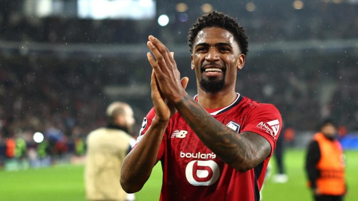 Zagueiro Alexsandro em campo pelo Lille