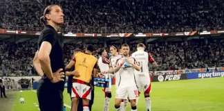 Arrascaeta, Filipe Lupis, jogadores, em campo pelo Flamengo contra o Central Córdoba