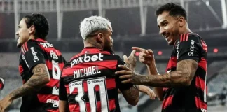 Danilo e Michael comemoram mais um gol do Flamengo sobre o Botafogo-PB