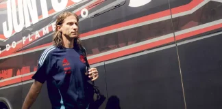 Filipe Luís em embarque do Flamengo