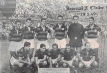 Time do Flamengo posado pra foto antes de enfrentar o Arsenal: Biguá, Modesto Bria, Beto, Job, Garcia e Juvenal; Luizinho, Gringo, Durval, Jair e Esquerdinha