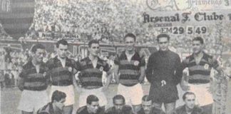 Time do Flamengo posado pra foto antes de enfrentar o Arsenal: Biguá, Modesto Bria, Beto, Job, Garcia e Juvenal; Luizinho, Gringo, Durval, Jair e Esquerdinha