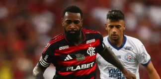 Gerson em campo pelo Flamengo contra o Bahia