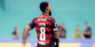 Gerson em campo na vitória do Flamengo sobre o Palmeiras