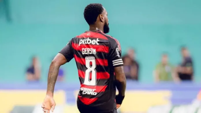 Gerson em campo na vitória do Flamengo sobre o Palmeiras