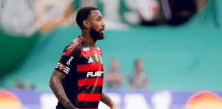 Gerson em campo pelo Flamengo contra o Palmeiras