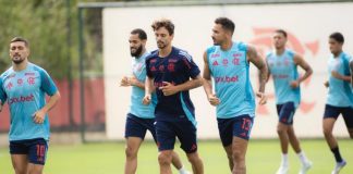 Arrascaeta, Rodrigo Caio, Danilo e demais jogadores no Ninho do Urubu