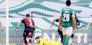 Rossi defende pênalti na vitória do Flamengo sobre o Palmeiras