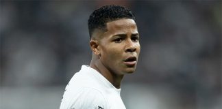 Wesley em campo pelo Corinthians
