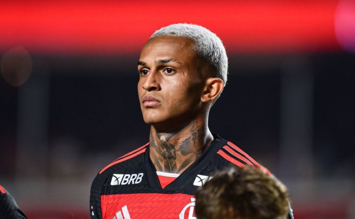 Wesley em campo pelo Flamengo