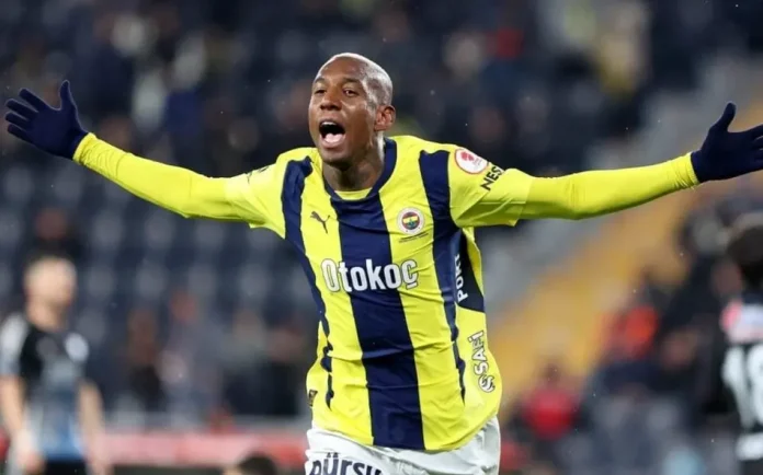 Anderson Talisca marca pelo Fenerbahce